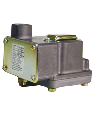 Barksdale Series D1T Diaphragm Pressure Switch, Housed, Single Setpoint, 0.4 to 18 PSI, D1T-H18SS-CS