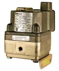 Barksdale Series DPD1T Diaphragm Differential Pressure Switch, Housed, Single Setpoint, 0.5 to 80 PSI, DPD1T-J80SS