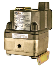 Barksdale Series DPD1T Diaphragm Differential Pressure Switch, Housed, Single Setpoint, 0.03 to 3 PSI, DPD1T-M3SS-B5