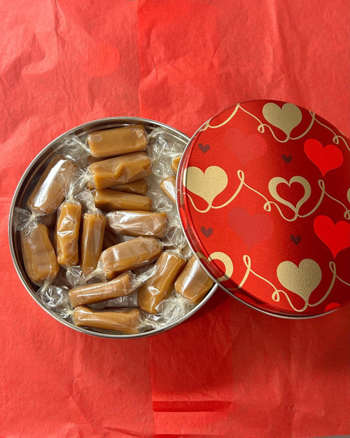 1 lb caramel valentines tin