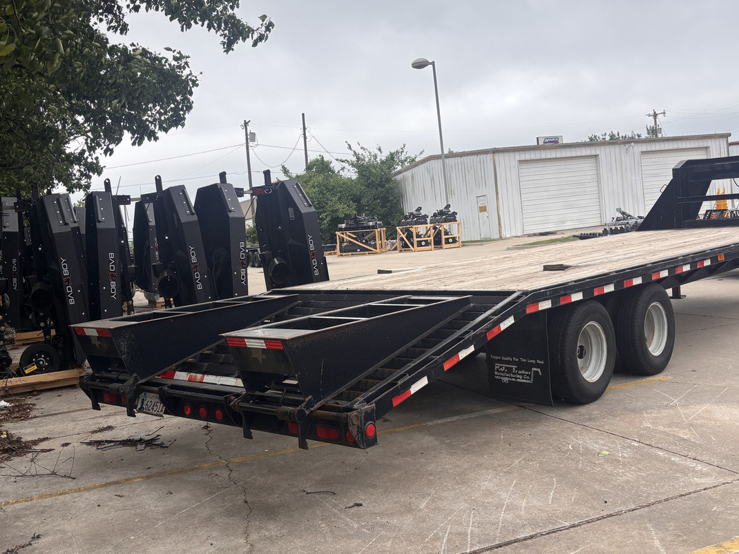 28' Gooseneck Trailer with folding ramps!