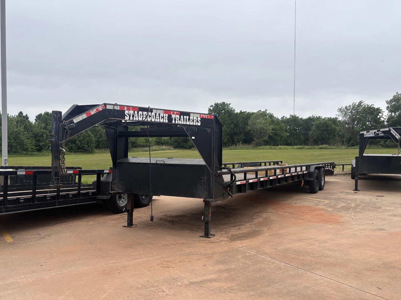 36' Gooseneck Stage Coach Trailer w/ winch & ramps!