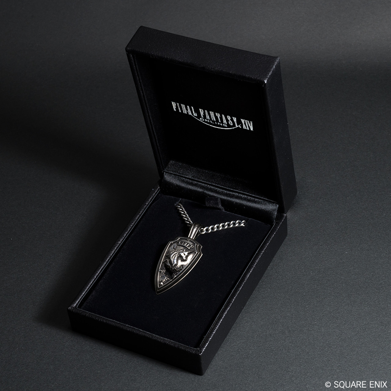 FINAL FANTASY XIV SILVER PENDANT: UNBREAKABLE BONDS