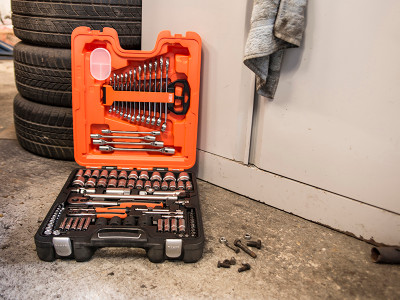 Bahco S87+7 1/4 & 1/2in Drive Socket & Spanner Set, 94 Piece - The Bahco S877 Socket Set includes 1/4in and 1/2in square drive sockets and combination spanners with dynamic drive profile