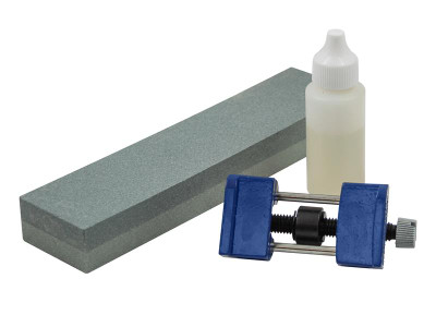 Faithfull Oilstone 200mm & Honing Guide Kit - This Faithfull 200mm Oilstone, complete with oil and Honing Guide Kit, makes the ideal kit for sharpening all HSS, carbon steel chisels and plane blades from 3 to 67mm wide