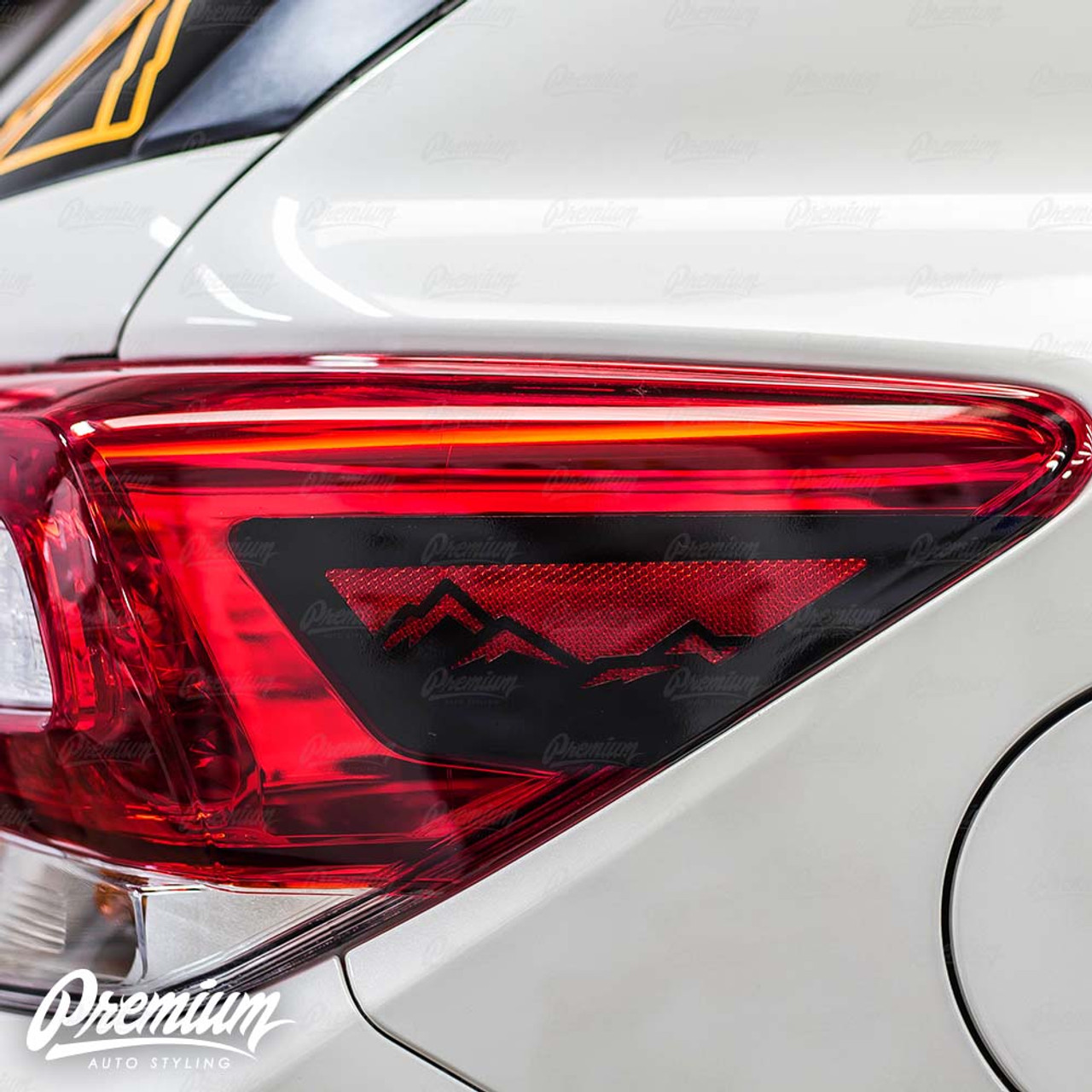 Maryanne Jones Rise kobling Tail Light Mountain Range Reflector Accent Overlay -Gloss Black | 2018-2022  Subaru Crosstrek - Premium Auto Styling