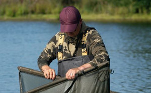 Korda Kool Waterproof Cap Burgundy
