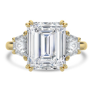 Emerald Diamond with Trapezoid Sidestones Three-Stone Engagement Ring in Yellow Gold (MVSX1040-Y)