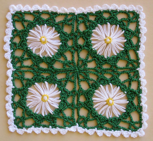 CMPATC076 Daisy Wheel Doilies