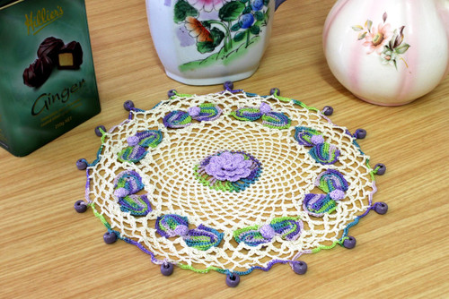 CMPATC096 Crocheted circular jug cover with roses and leaves