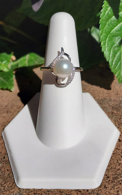 14K White Gold Pearl Ring w/ Fancy Diamond Halo