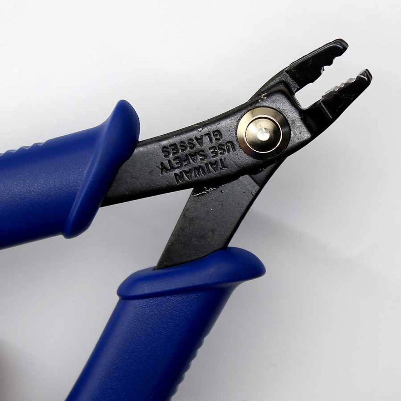 https://cdn11.bigcommerce.com/s-6uq1956/images/stencil/1280x1280/products/26592/39641/crimping-pliers__06905.1522082409.jpg?c=2