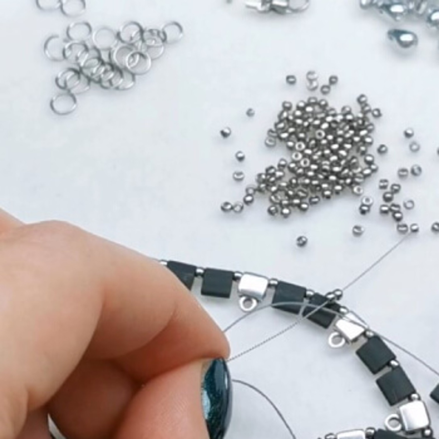 ブルーストクリーム Toho Round Seed Beads SIZE-11 #711 NICKEL