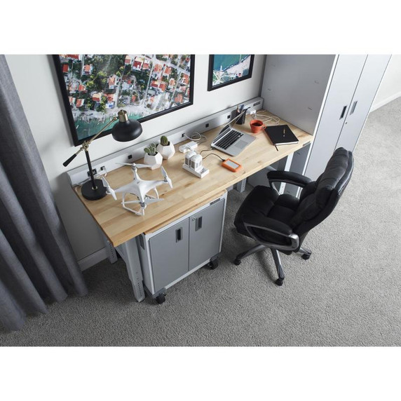 Gladiator® 6' (182.9 cm) Wide 9-Outlet Workbench Powerstrip GAAC68PSDW