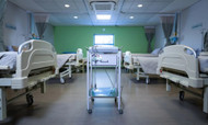 The Benefits of Hot-Swappable Batteries in Medical Carts