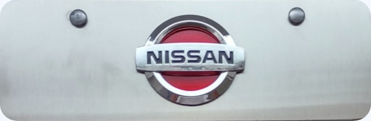   NISSAN LOGO ROJO TABLILLA MINI 3D