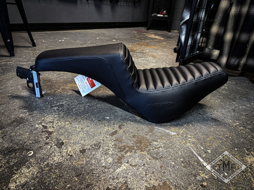 Saddlemen Seat Tuck and Roll 18+ FXBB
