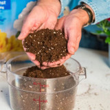 MIRACLE-GRO POTTING MIX W/MOISTURE CONTROL 1 CF {BLUE BAG}