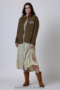 YOUR GO-TO JACKET THAT YOU TAKE EVERYWHERE AND IT WORKS ANYWHERE.
Sometimes a studded leather statement jacket just isn’t what the occasion calls for, but style is still your signature. This lightweight jacket is both understated and envy-inducing with its subtly quilted army green exterior and its beautiful blanket coat pattern interior, finished with goat suede trim and bold blanket-pattern embroidery accents.
color: giddy up green
content: 78% poly, 16% rayon, 6% spandex
embellishments: 
size: S, M, L
fit: relaxed
style number: C3209
collection: Cowpoke U
delivery: in stock YOUR GO-TO JACKET THAT YOU TAKE EVERYWHERE AND IT WORKS ANYWHERE.
Sometimes a studded leather statement jacket just isn’t what the occasion calls for, but style is still your signature. This lightweight jacket is both understated and envy-inducing with its subtly quilted army green exterior and its beautiful blanket coat pattern interior, finished with goat suede trim and bold blanket-pattern embroidery accents.
color: giddy up green
content: 78% poly, 16% rayon, 6% spandex
embellishments: 
size: S, M, L
fit: relaxed
style number: C3209
collection: Cowpoke U
delivery: in stock