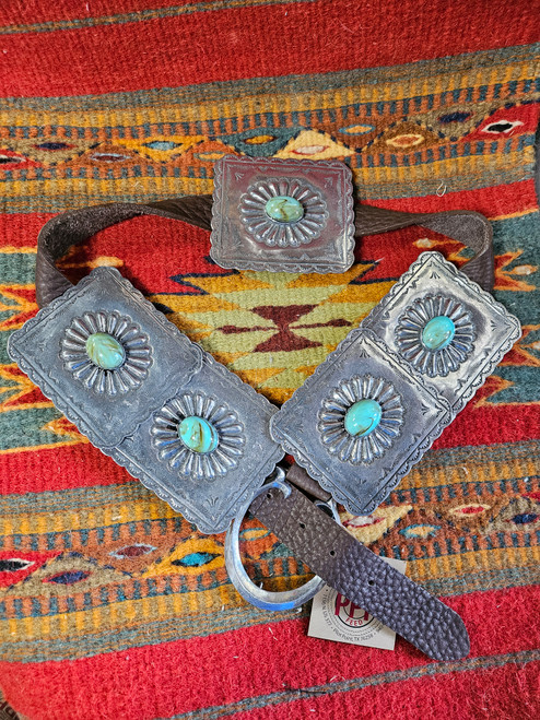 buckle closure
buckle dimensions: 2 1/2"H x 3 1/4"W
scalloped rectangle silver conchos with turquoise stone
concho dimensions: 3 1/2"H x 3 3/4"W; 5 conchos total
leather
Size 30, 34, 38
Brown