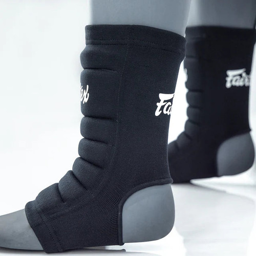 Fairtex AS2 Padded Ankle Support – Extra Cushioning for Muay Thai, Kickboxing – Shock-Reducing Design, Breathable High-Quality Fabric – Sleek Black