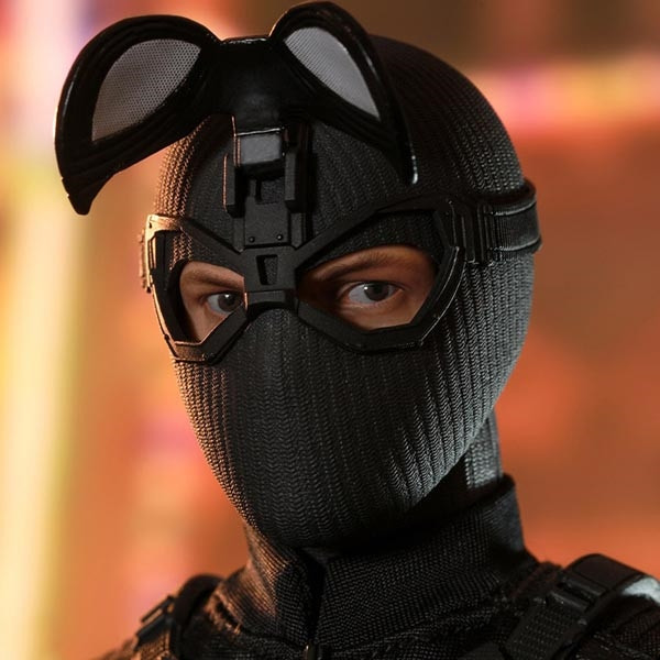 Hot Toys Spider-Man: Far From Home Stealth Suit Deluxe, Figura 1/6, Modello HT904858, Con Base Diorama LED