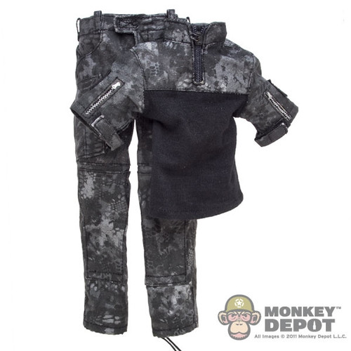 Uniform: DamToys Camo Combat Uniform