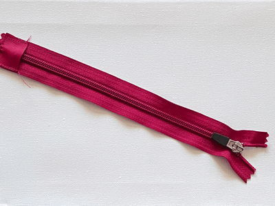 10 Pack 9'' ZIPPER RED