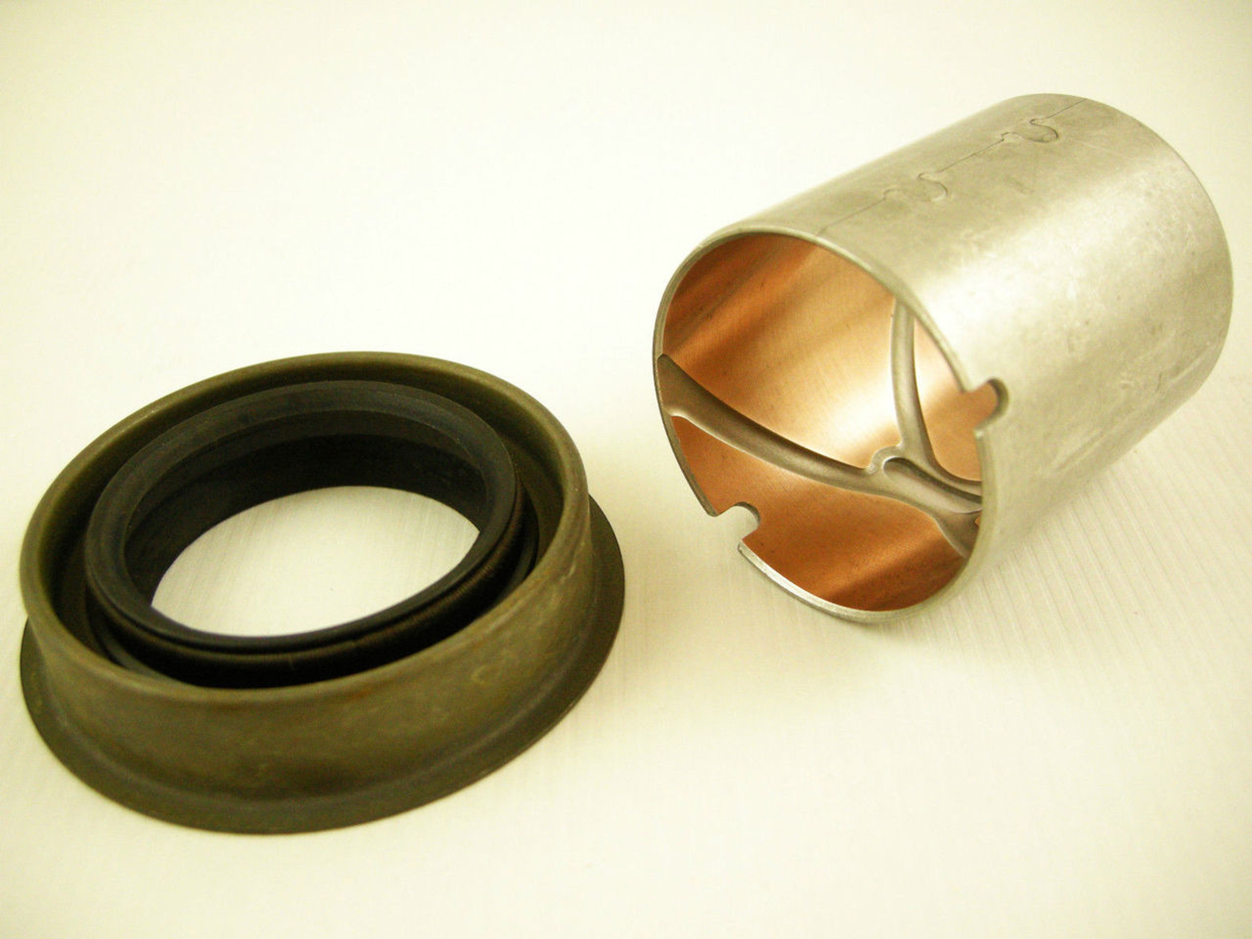 727 A727 Extension Tail Housing BUSHING & REAR SEAL TF8 Torqueflite 8