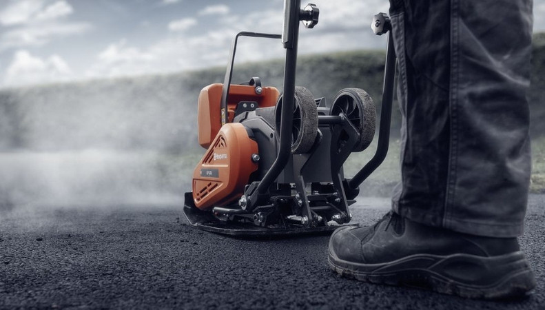 EMBRACE ECO-FRIENDLY EFFICIENCY: THE HUSQVARNA LF60E BATTERY COMPACTION PLATE