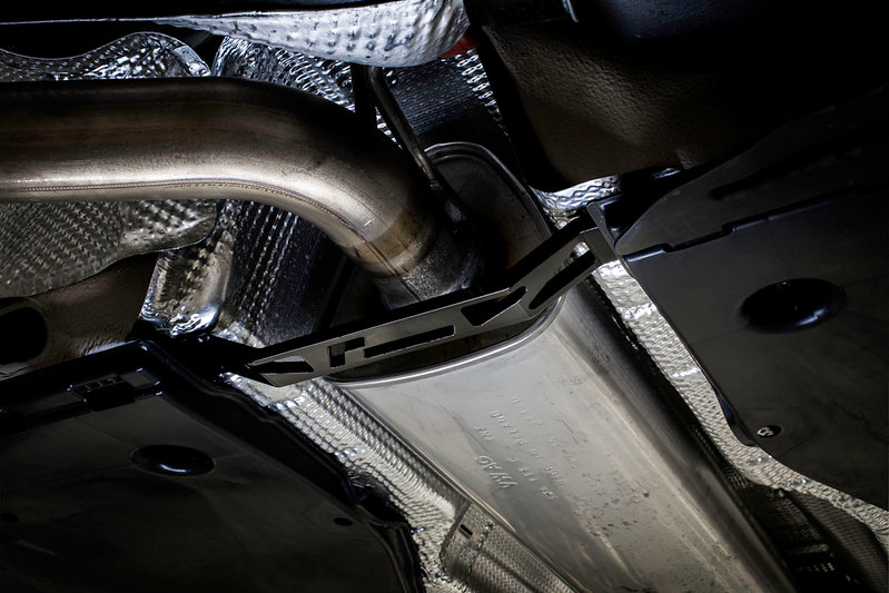 パーツ RacingLine REAR TUNNEL BRACE Racingline Performance Rear Tunnel Brace - MQB - Awesome GTI