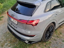 Maxton Design Central Rear Splitter (Vertical Bars) Audi e-Tron S-Line