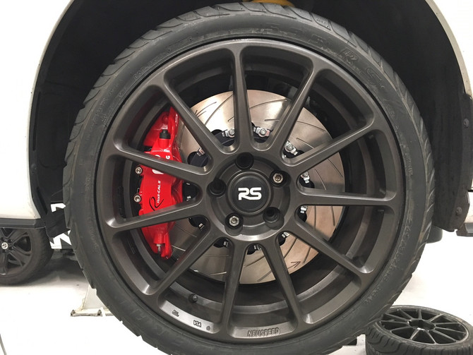 Complete Brake Kit Fitted behind an 18" Neuspeed Wheel