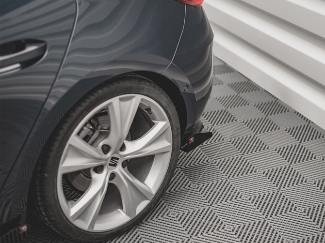 Maxton Design GLOSS FLAPS Rear Side Flaps Seat Leon Fr Hatchback Mk4 (2020-)