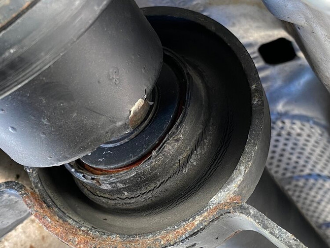 JXB Driveshaft Carrier - 4L Q7 with 7L8 521 102 H - Both Bushings