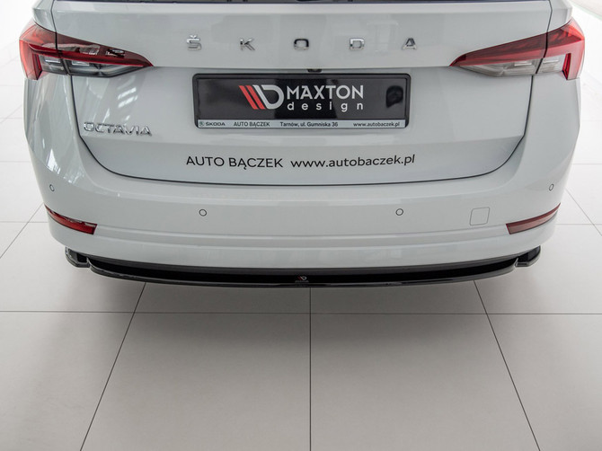 Maxton Design Central Rear Splitter Skoda Octavia Mk4 - Carbon Look
