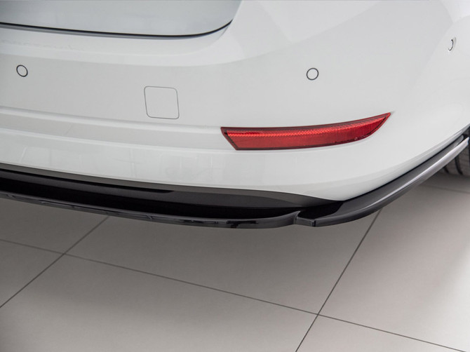 Maxton Design Central Rear Splitter Skoda Octavia Mk4 - Carbon Look