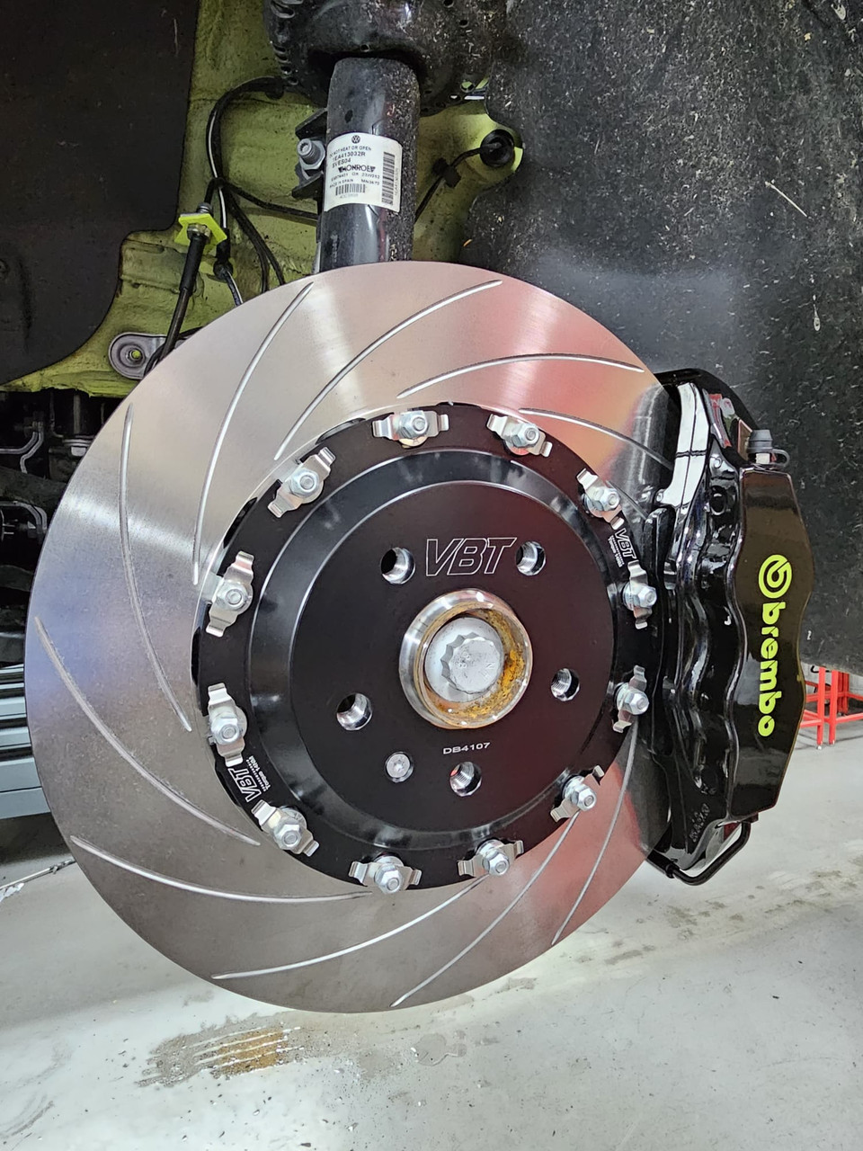 Vagbremtechnic Front Brake Kit - 4 Piston Brembo Caliper - 362x32mm 2-Piece Discs - VAG Electric Vehicles