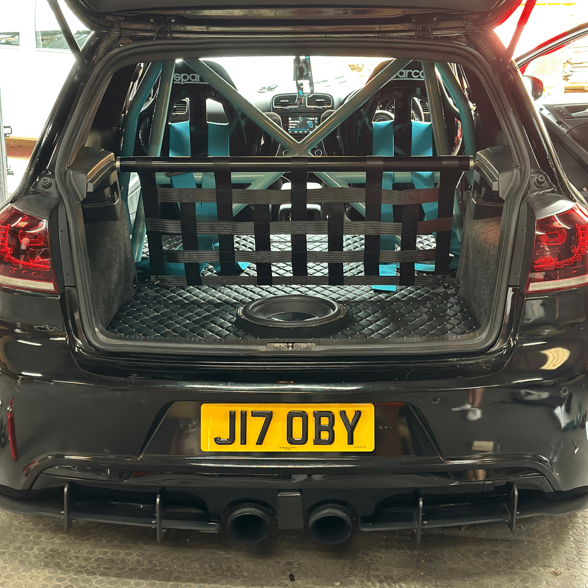 VW Golf Mk6 R GTI Strut bar and Cargo net – Blue Bar / Yellow
