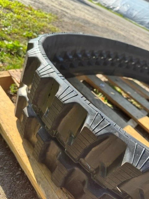 230x72x45 L Lug Discounted Rubber Track