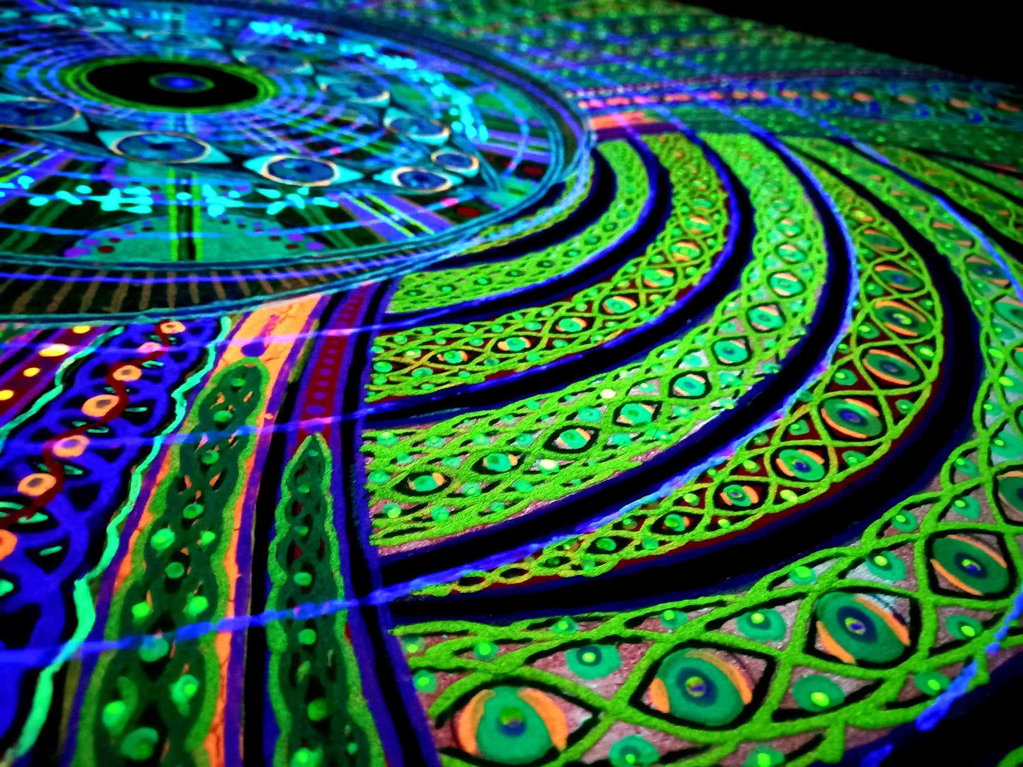 uv-glow-paint-by-glow-paint-industries.jpg