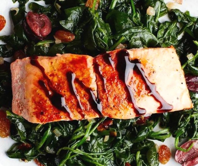 Low-Calorie Dinner Salmon with Balsamic Glaze recipe