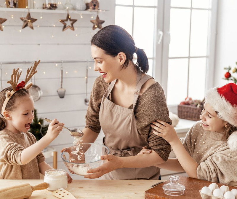 A Festive Christmas Morning: Family Cooking with Pandoro & Panettone