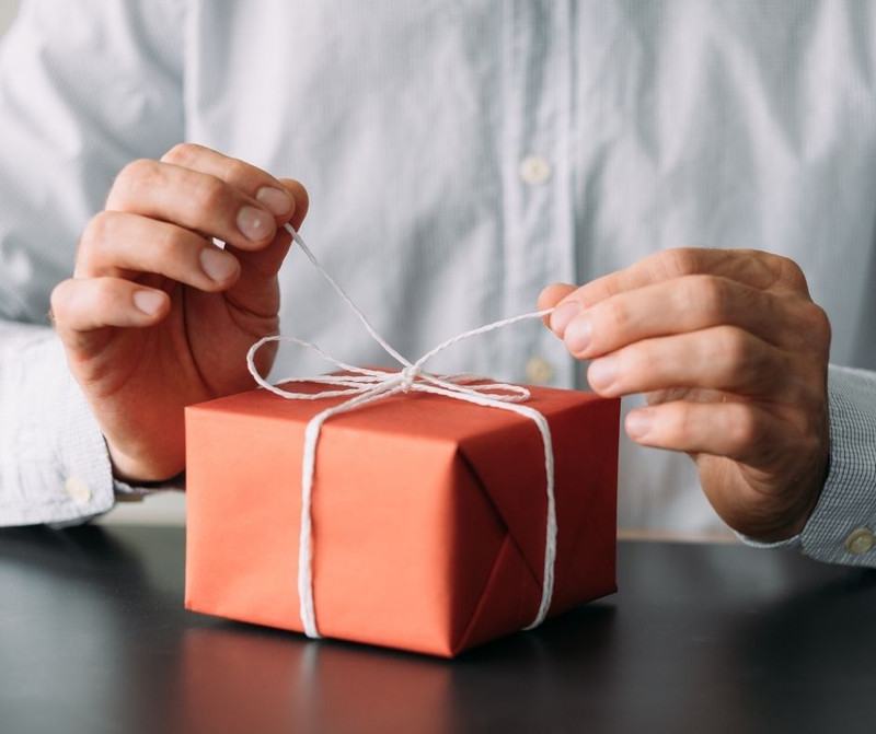Explore these ​7 Holiday Corporate Gift Ideas