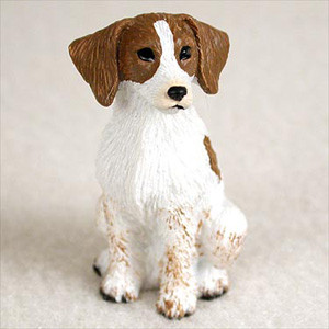 Miniature Brittany Spaniel figurine in a seated pose, a bonsai accessory