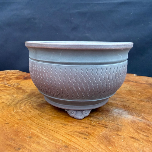 4.5 inch Bigei Tokoname round bonsai pot with a carved texture and cloud feet