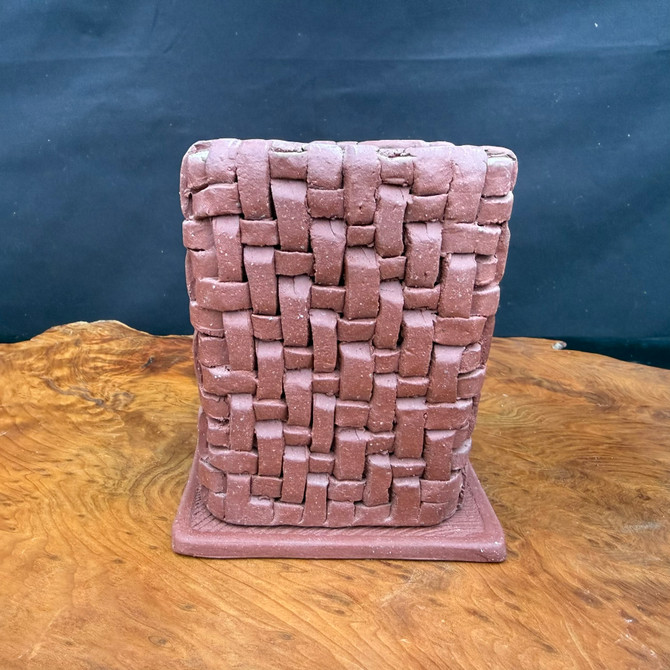 Front view of handmade weave-style Tokoname accent pot with matching tray
