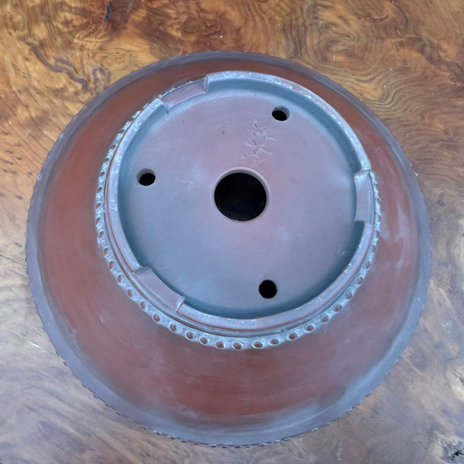 Bottom view of 10 inch Bigei Tokoname round bonsai pot showing feet, drainage hole, and Bigei signature
