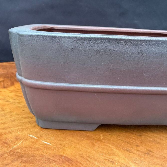 Close-up of side detail on 9.75 inch Bigei Tokoname rectangle bonsai pot with midline band