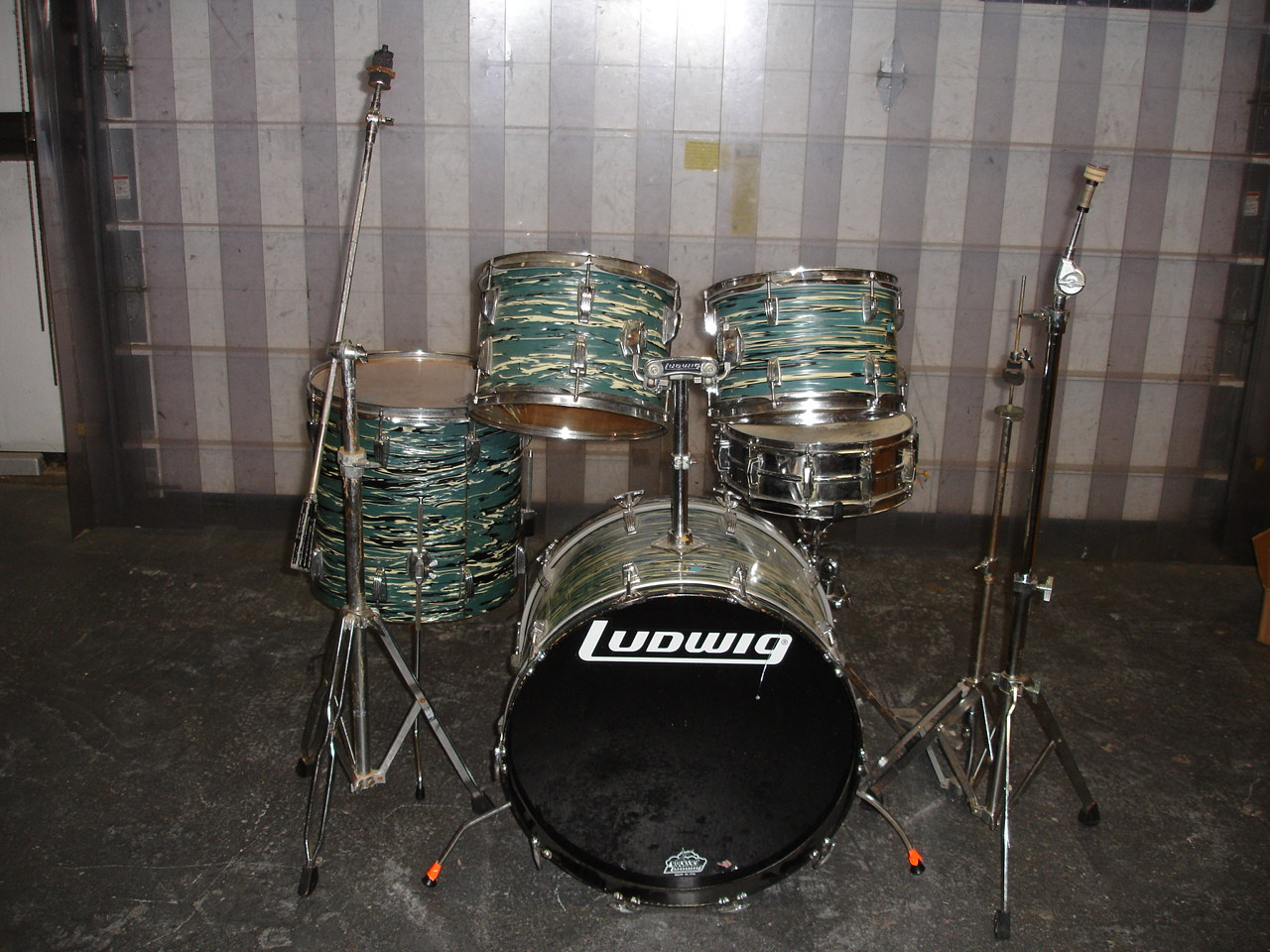 Vintage Ludwig 5 stk trommesett blå østersVintage Ludwig 5 stk trommesett blå østers  